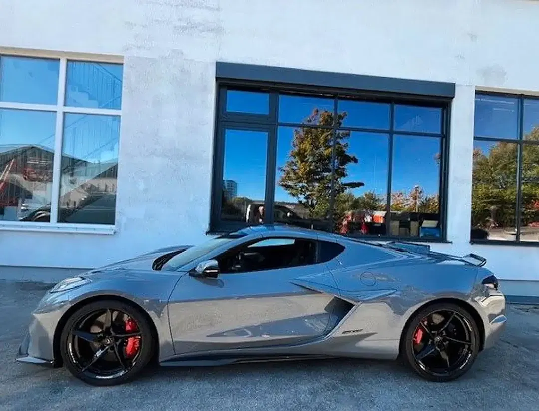 Corvette C8 - Thumbnail 3