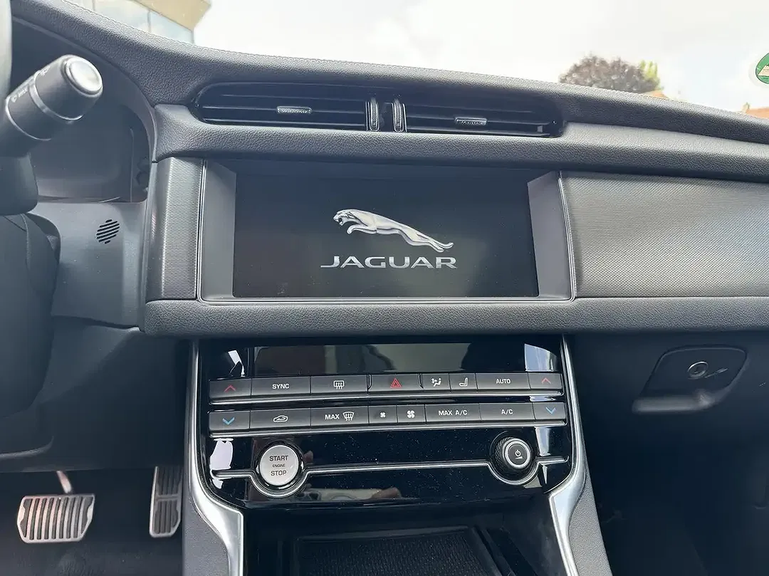 Jaguar XF - Thumbnail 14