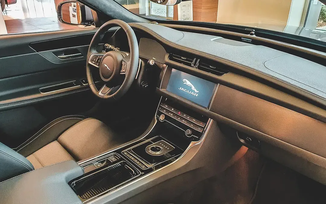 Jaguar XF - Thumbnail 3