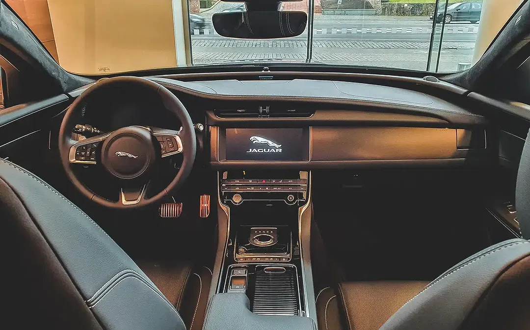 Jaguar XF - Thumbnail 4
