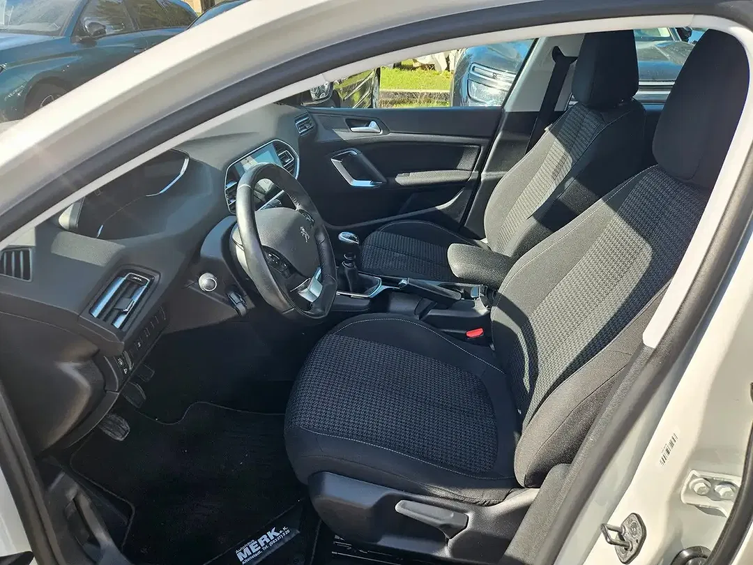 Peugeot 308 - Thumbnail 8