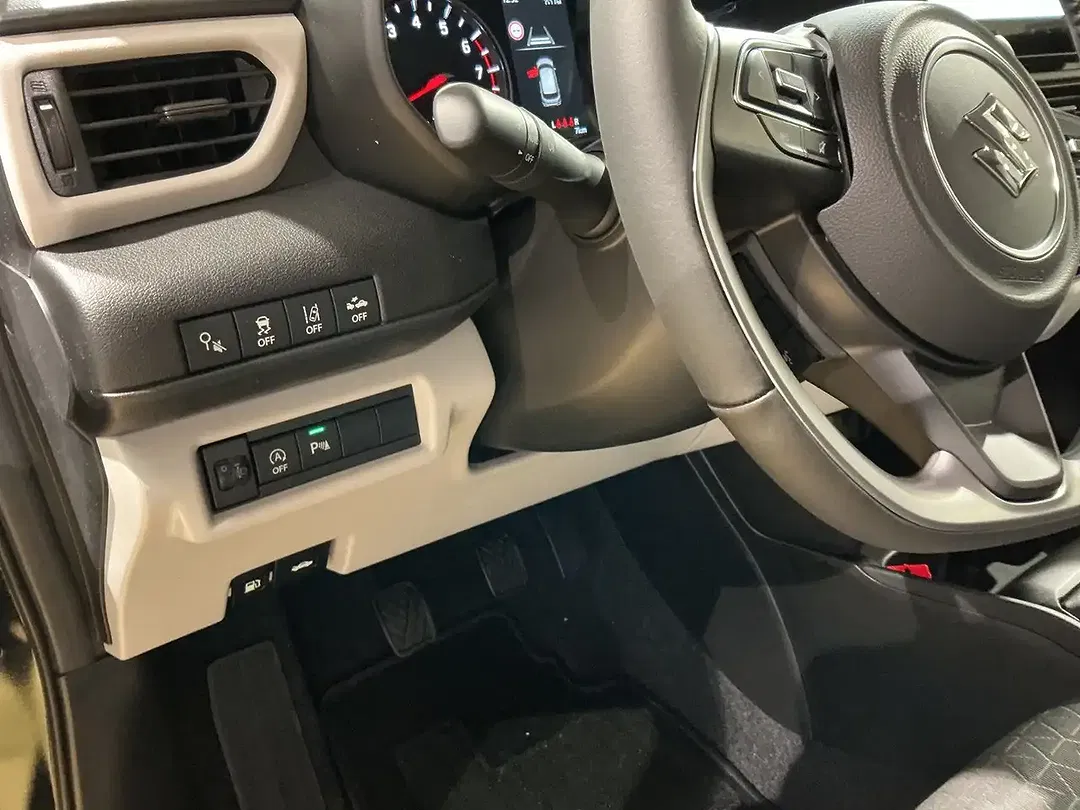 Suzuki Swift - Thumbnail 15