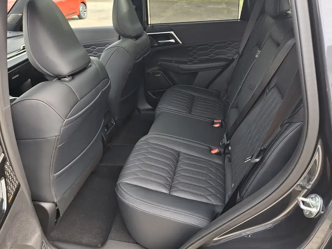 Mitsubishi Outlander - Thumbnail 11
