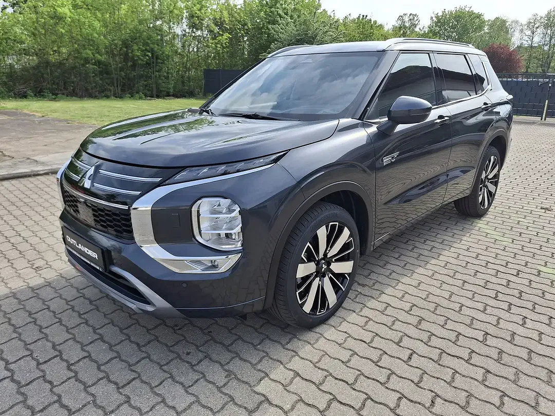 Mitsubishi Outlander - Thumbnail 3