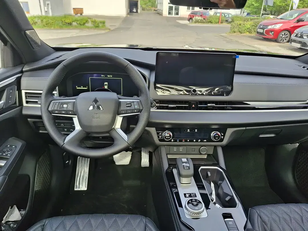 Mitsubishi Outlander - Thumbnail 7