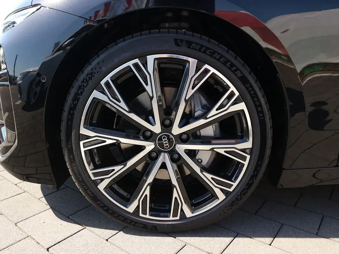Audi A6 - Thumbnail 3