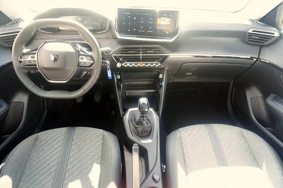 Peugeot 208 - Thumbnail 10