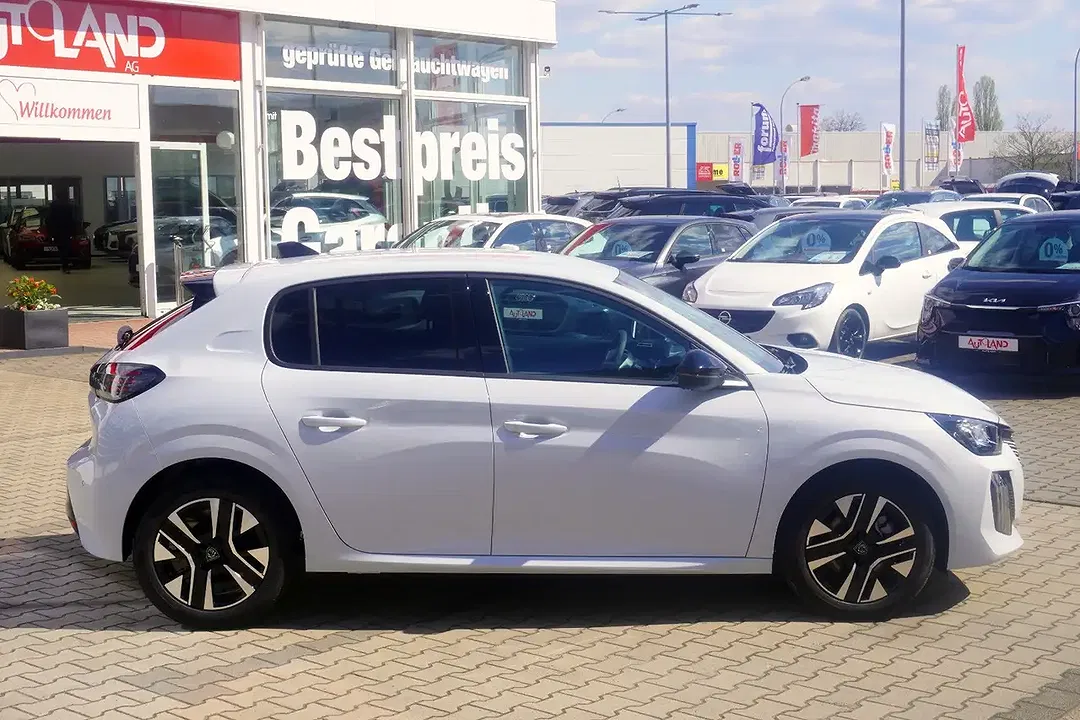 Peugeot 208 - Thumbnail 4