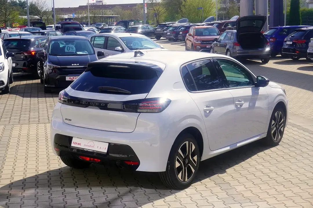 Peugeot 208 - Thumbnail 5