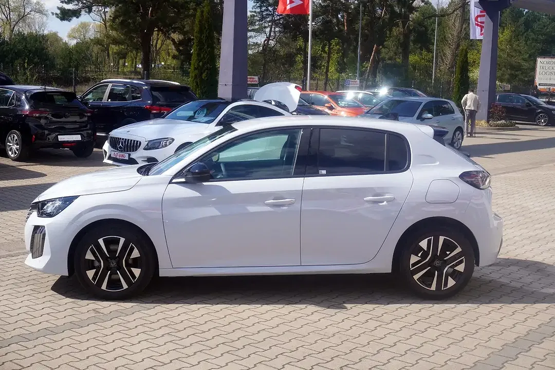 Peugeot 208 - Thumbnail 8