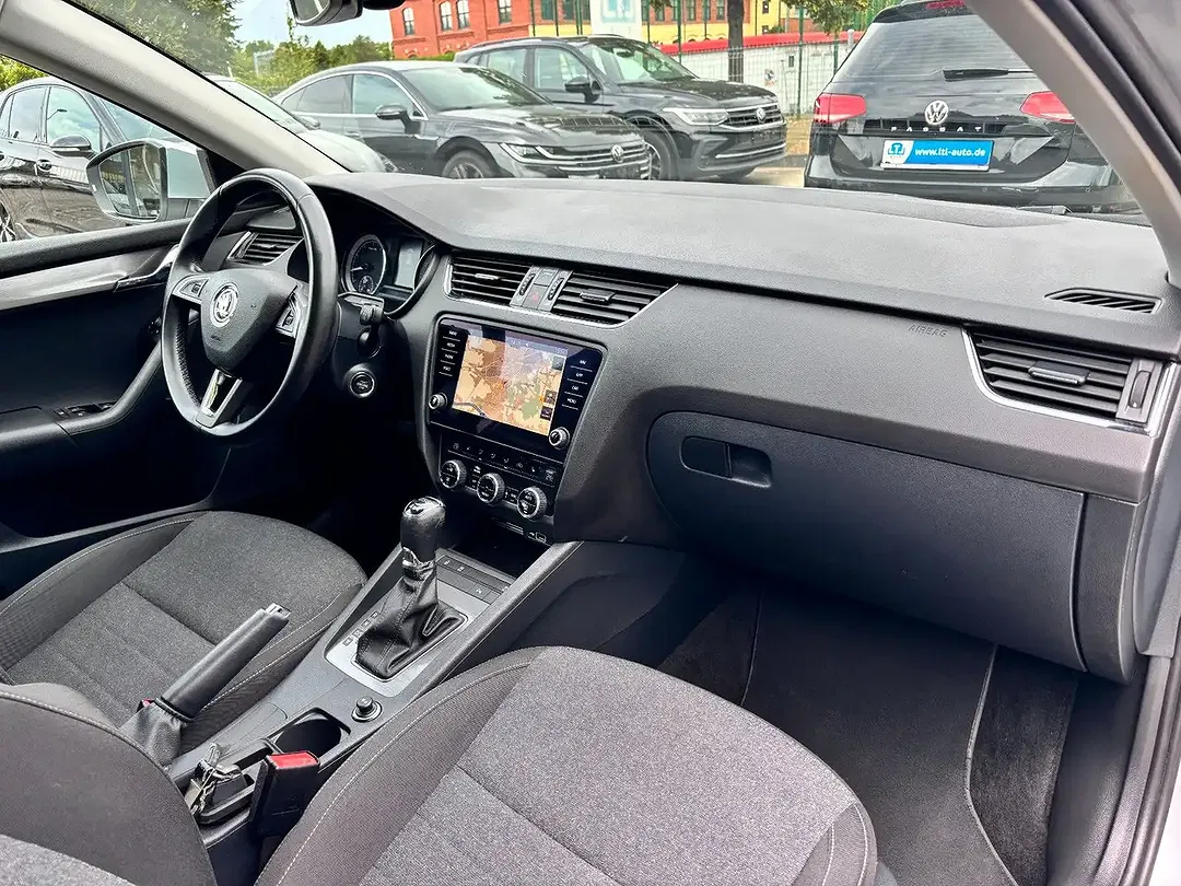 Skoda Octavia - Thumbnail 13