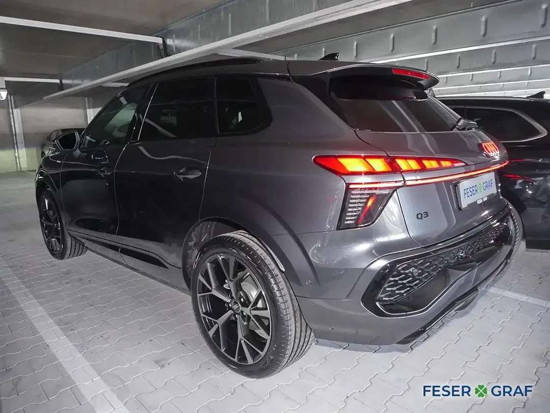 Audi Q3 - Thumbnail 3