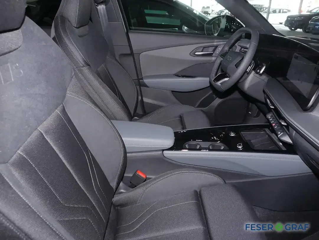 Audi Q3 - Thumbnail 5