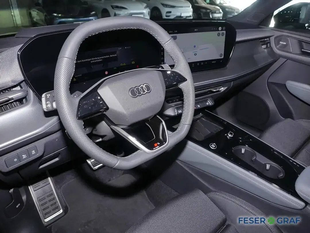Audi Q3 - Thumbnail 9