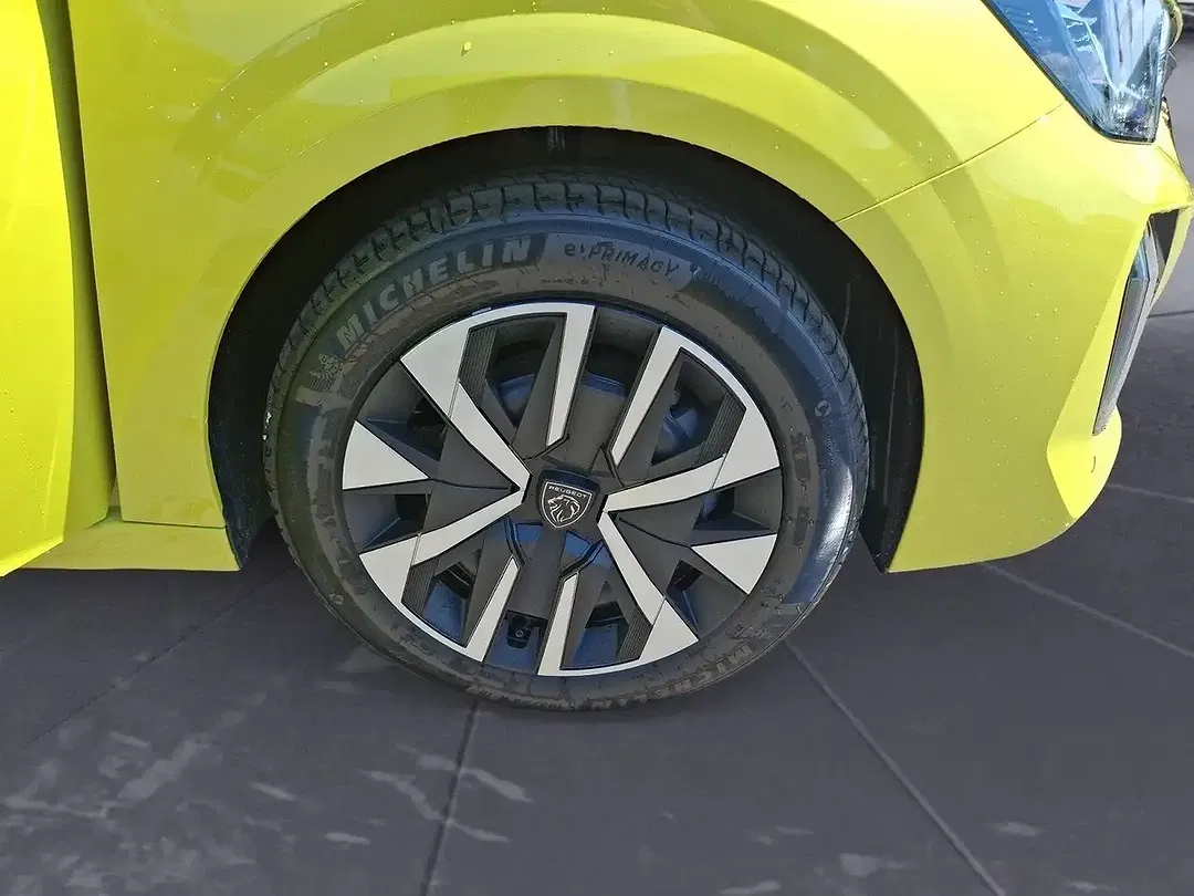 Peugeot 208 - Thumbnail 10