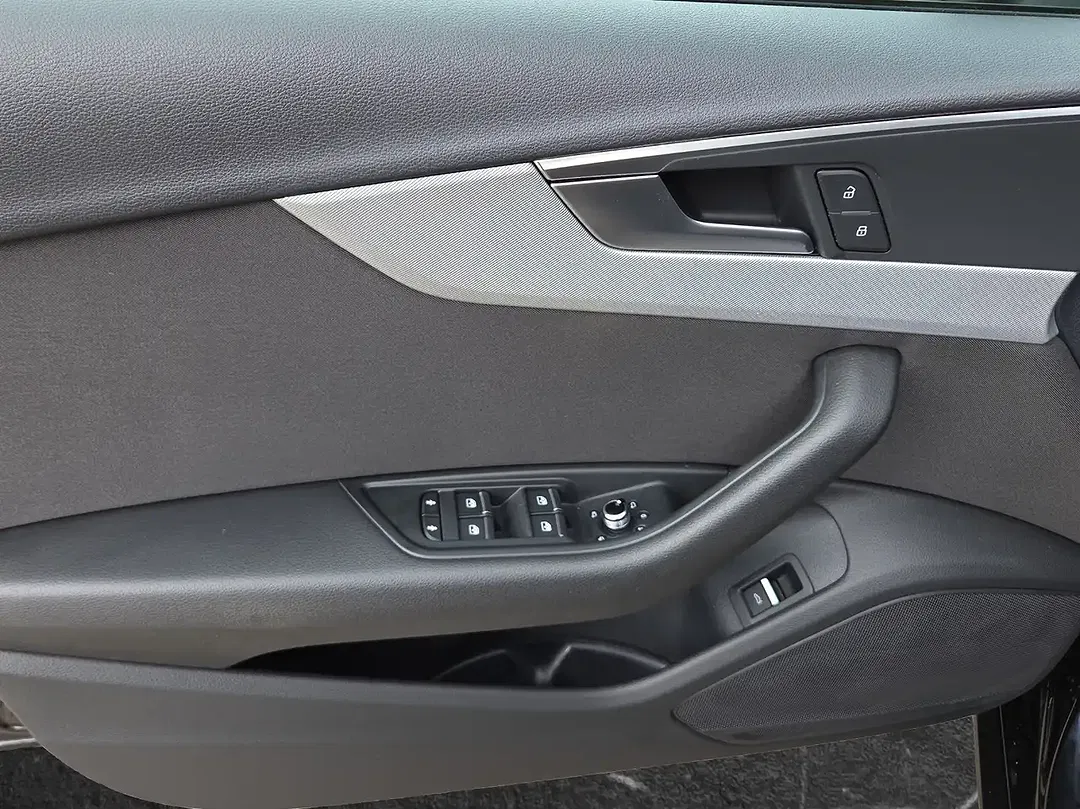 Audi A4 - Thumbnail 5