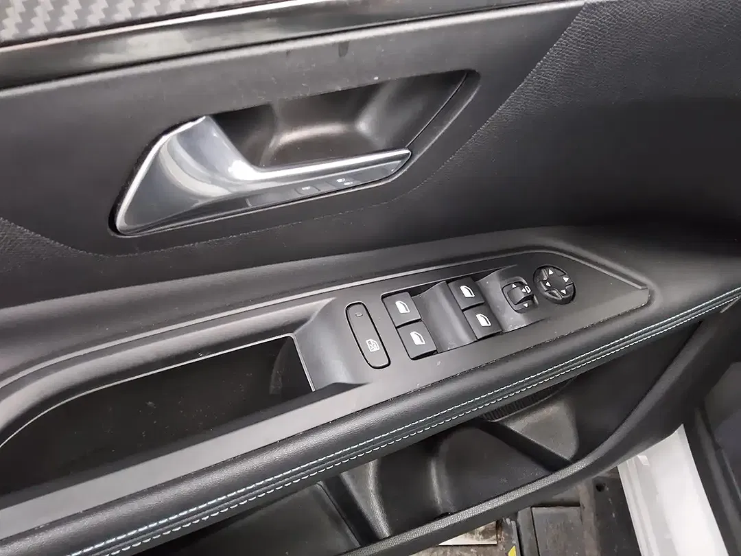 Peugeot 5008 - Thumbnail 8