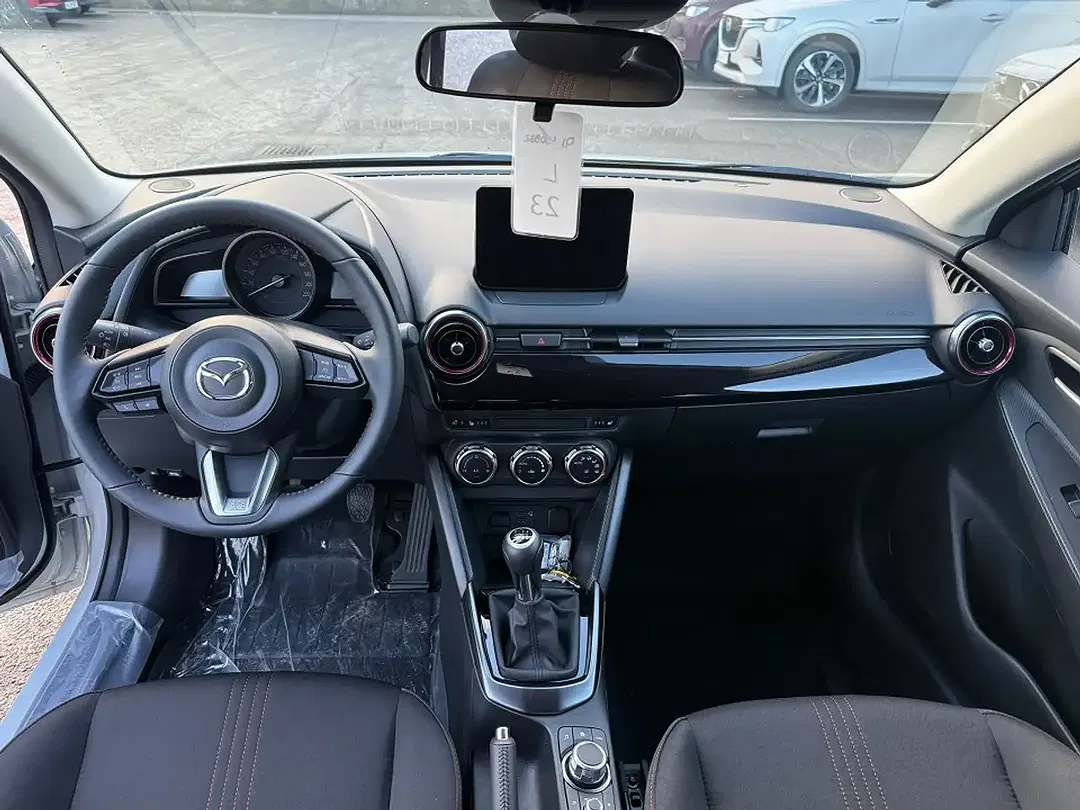 Mazda 2 - Thumbnail 11