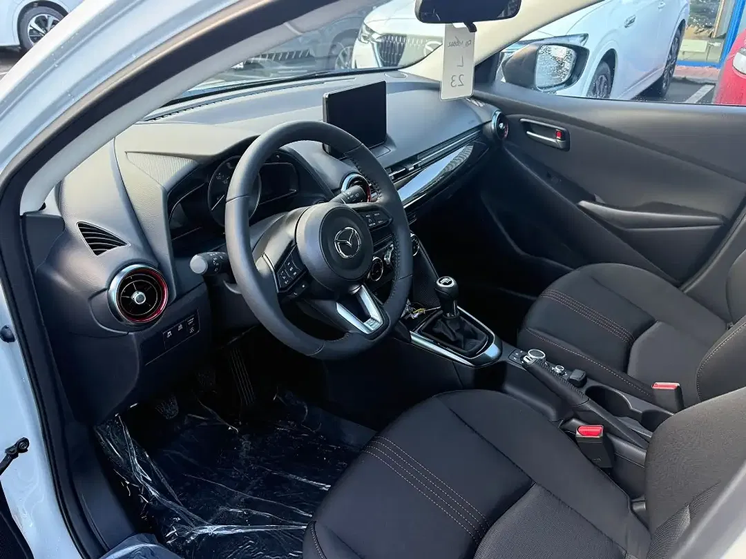 Mazda 2 - Thumbnail 9