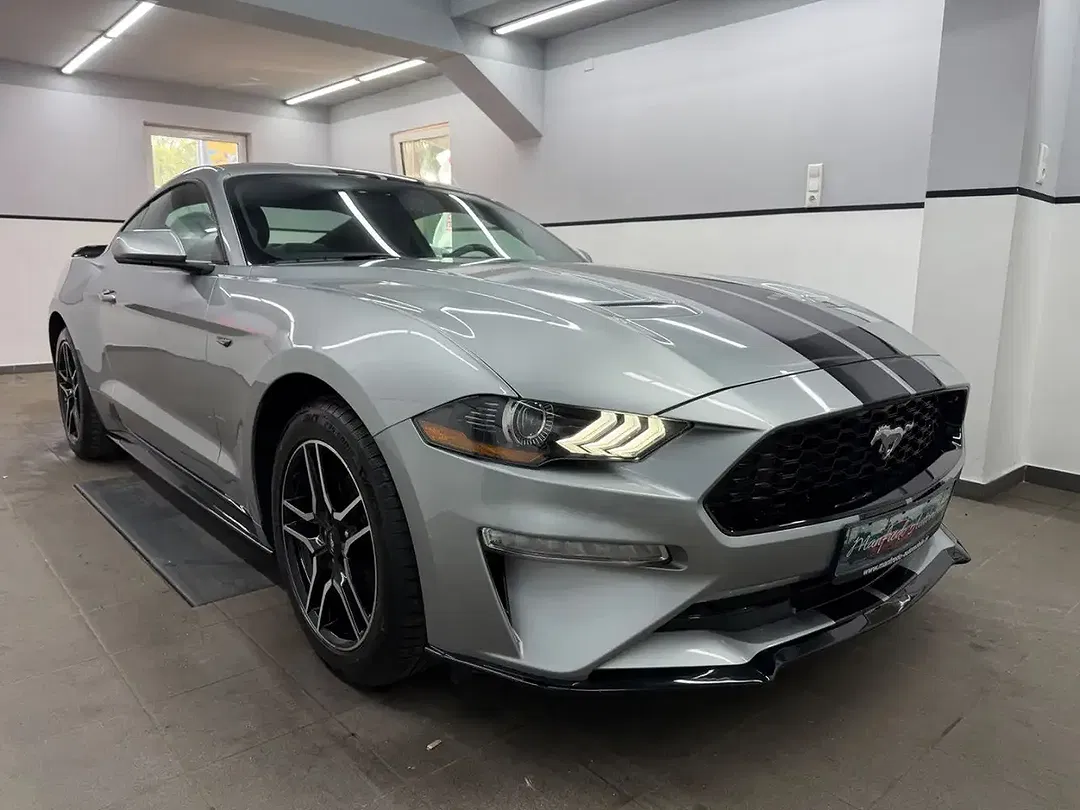 Ford Mustang - Thumbnail 2