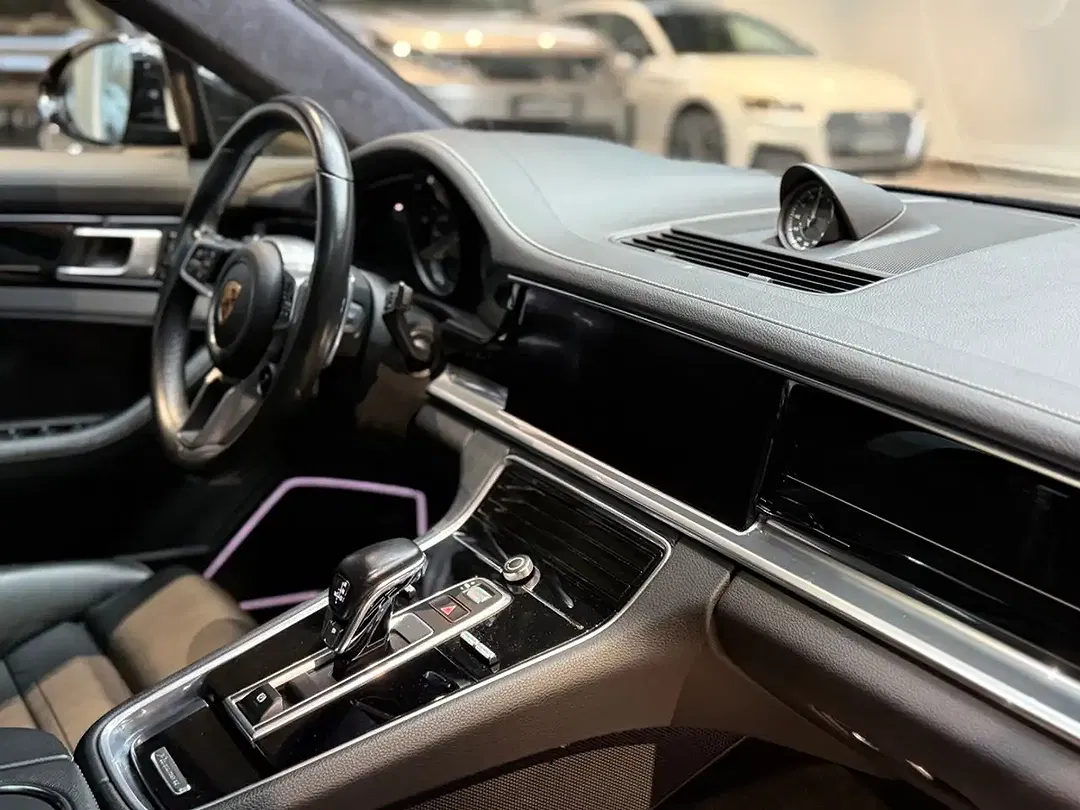 Porsche Panamera - Thumbnail 11