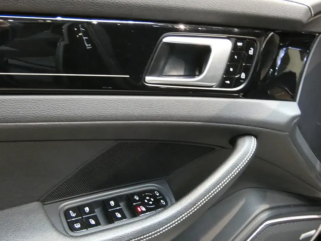 Porsche Panamera - Thumbnail 12