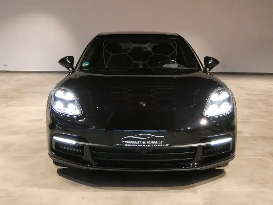 Porsche Panamera - Thumbnail 3