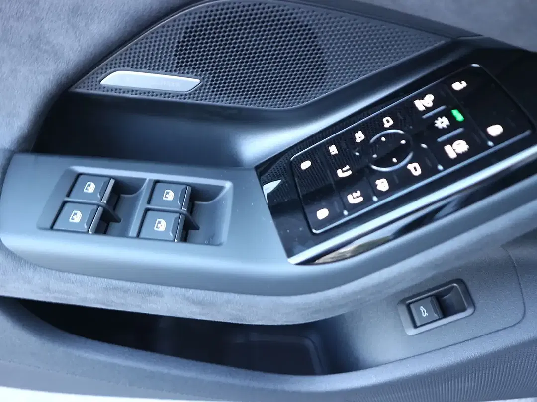 Audi A6 e-tron - Thumbnail 8