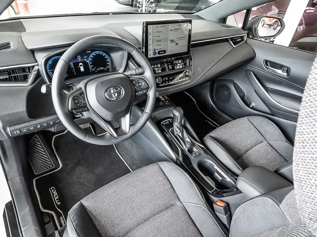 Toyota Corolla - Thumbnail 4