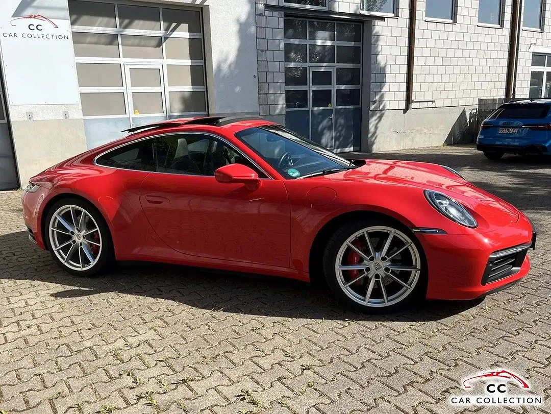 Porsche 992 - Thumbnail 3
