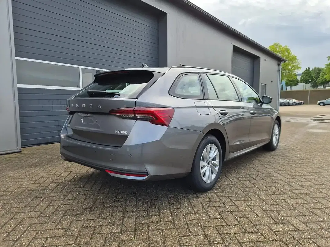 Skoda Octavia - Thumbnail 5