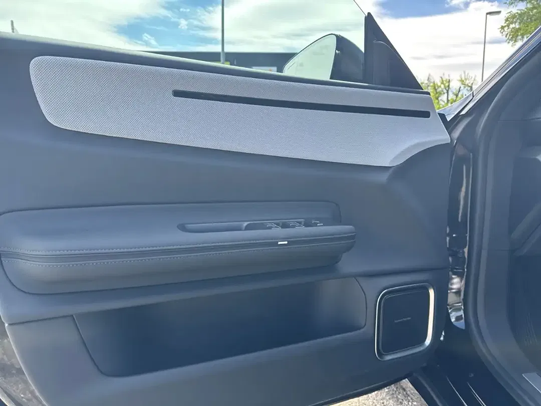 Polestar 4 - Thumbnail 15