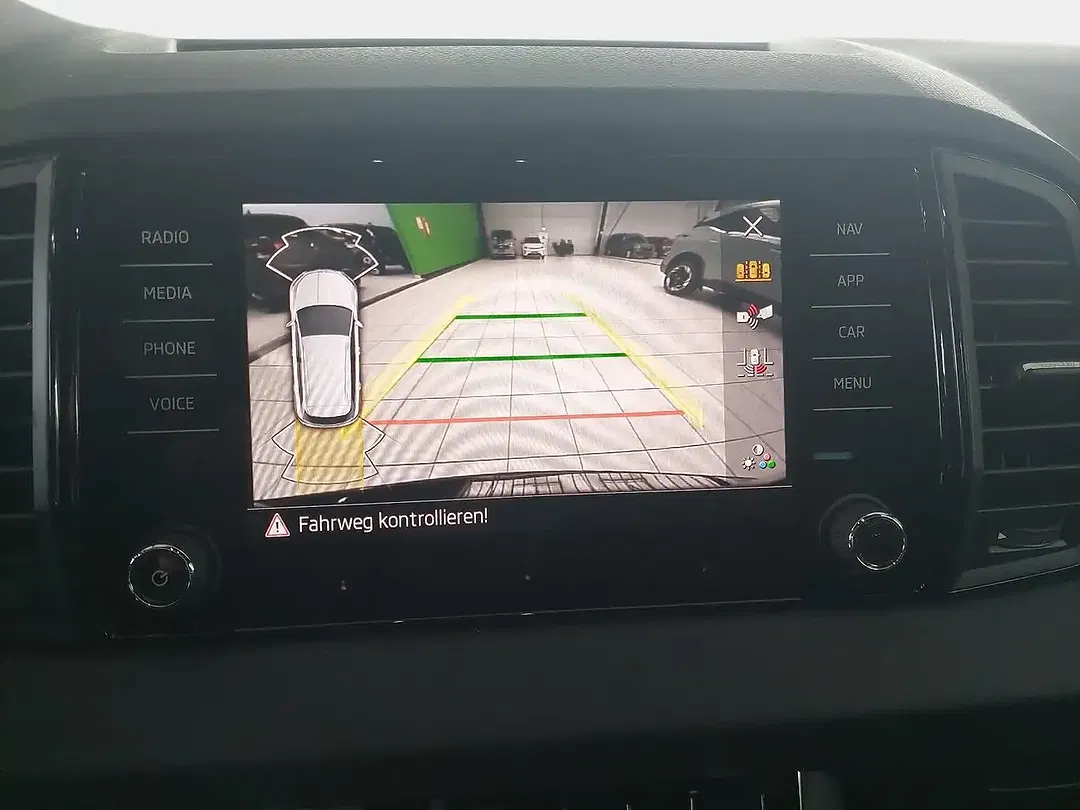 Skoda Karoq - Thumbnail 10