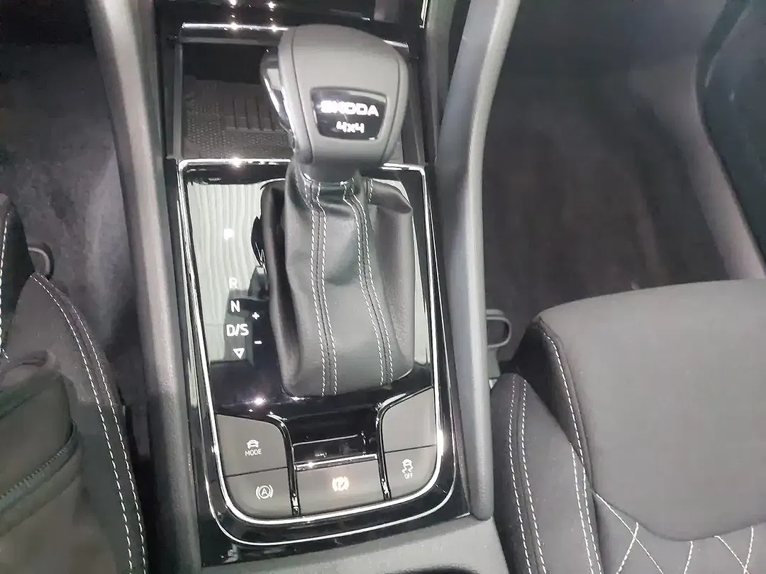Skoda Karoq - Thumbnail 12