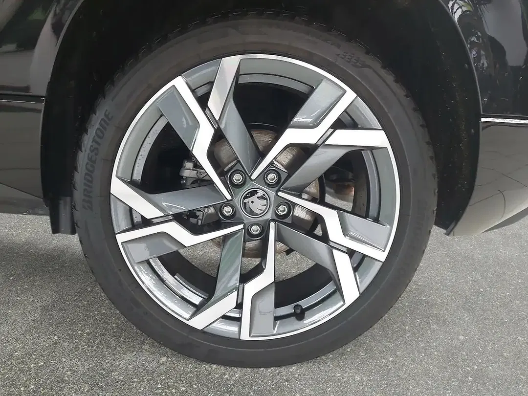 Skoda Karoq - Thumbnail 6