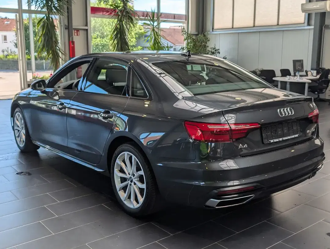 Audi A4 - Thumbnail 2