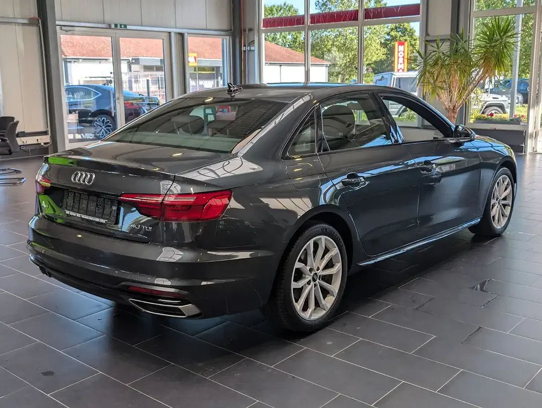 Audi A4 - Thumbnail 4