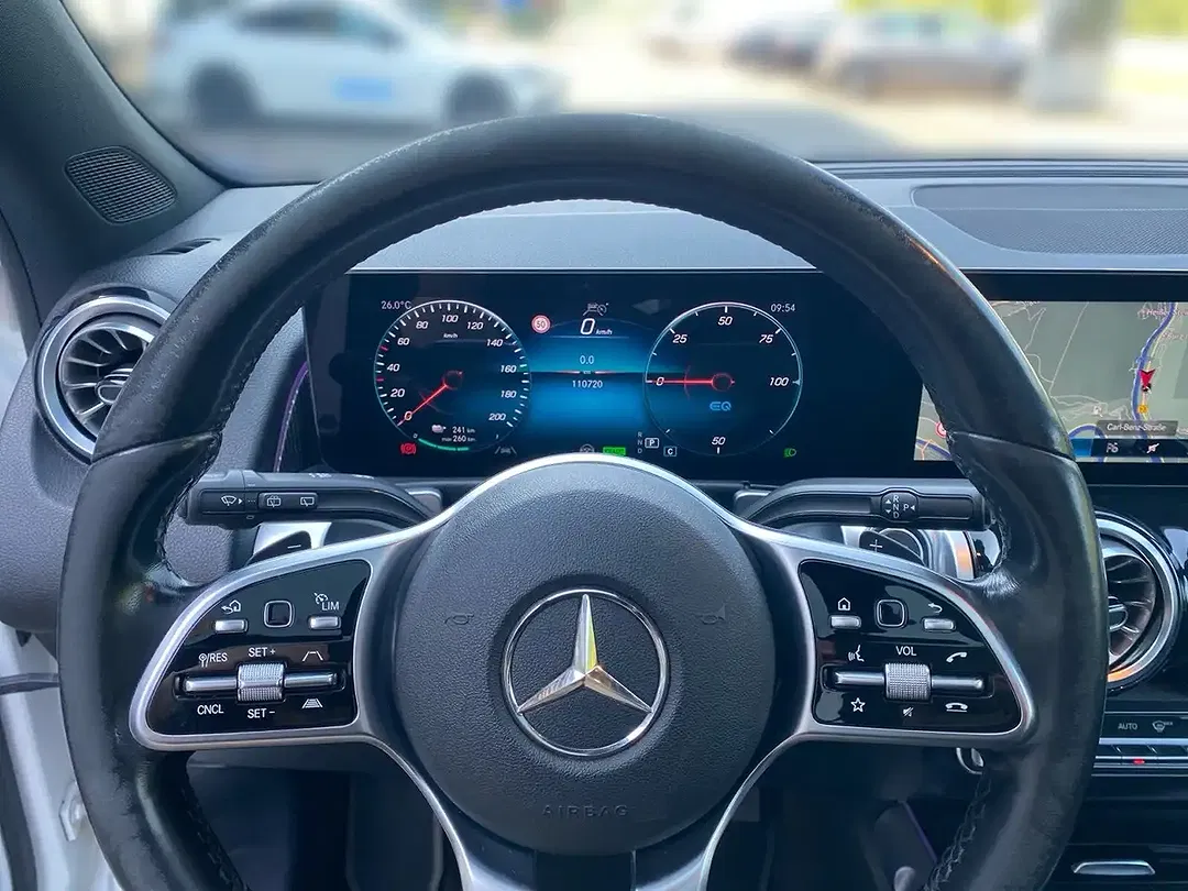 Mercedes-Benz EQB 350 - Thumbnail 9