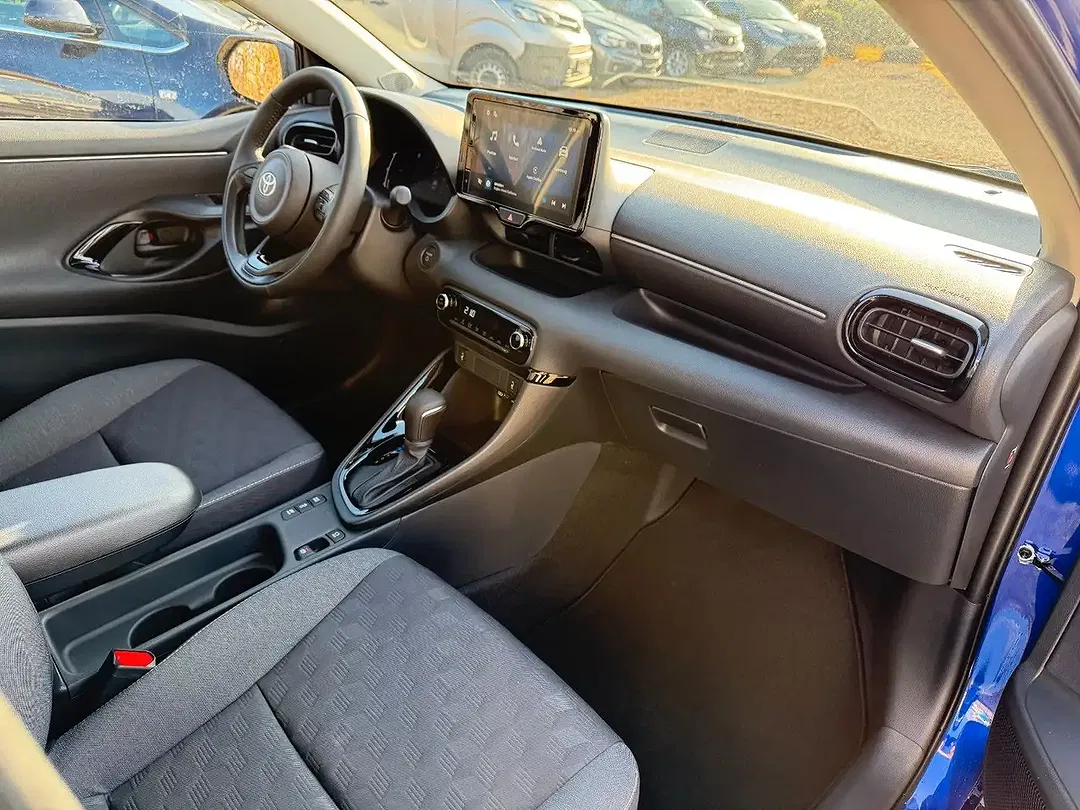 Toyota Yaris - Thumbnail 8