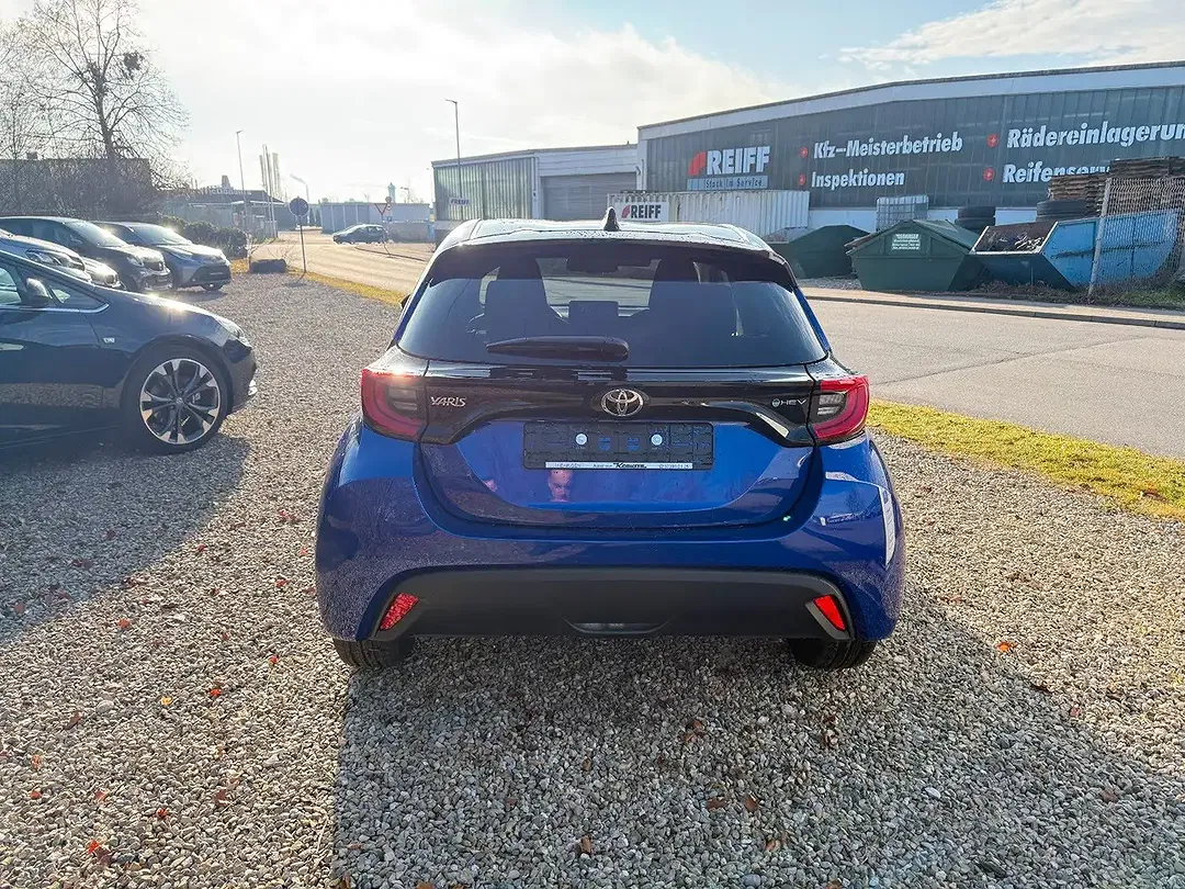 Toyota Yaris - Thumbnail 9