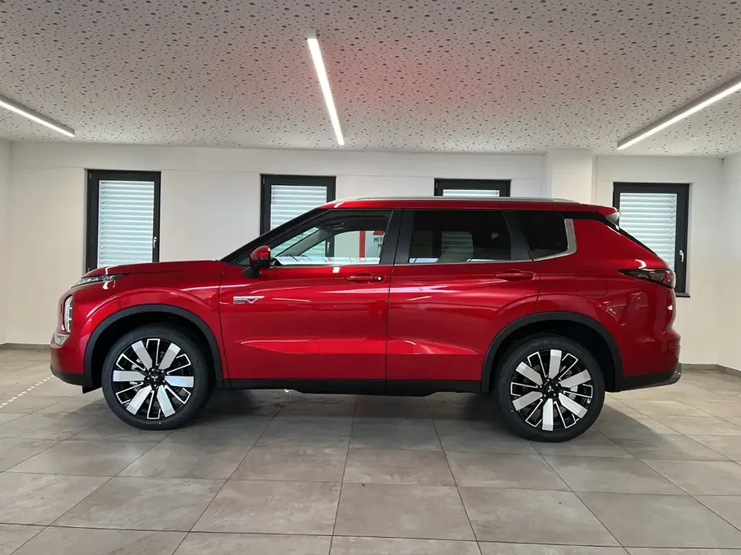Mitsubishi Outlander - Thumbnail 2