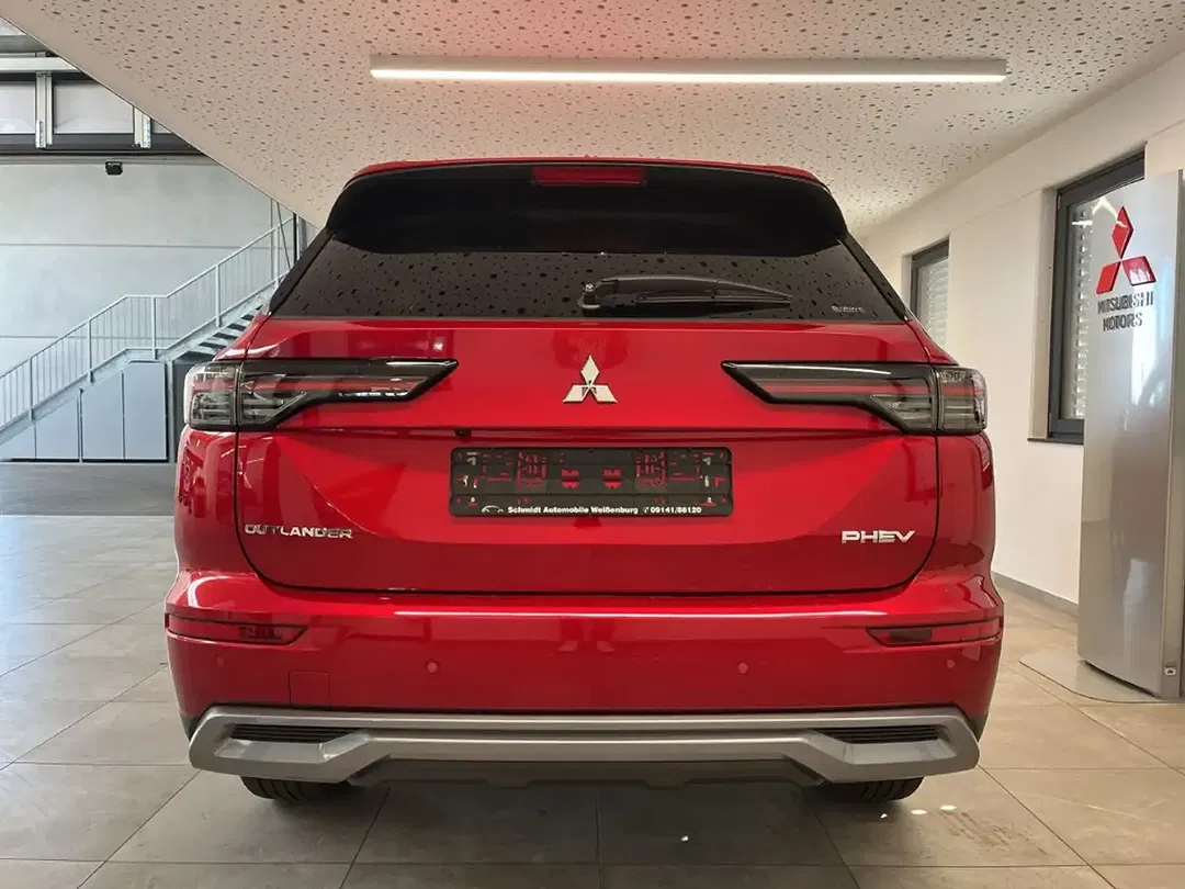 Mitsubishi Outlander - Thumbnail 3