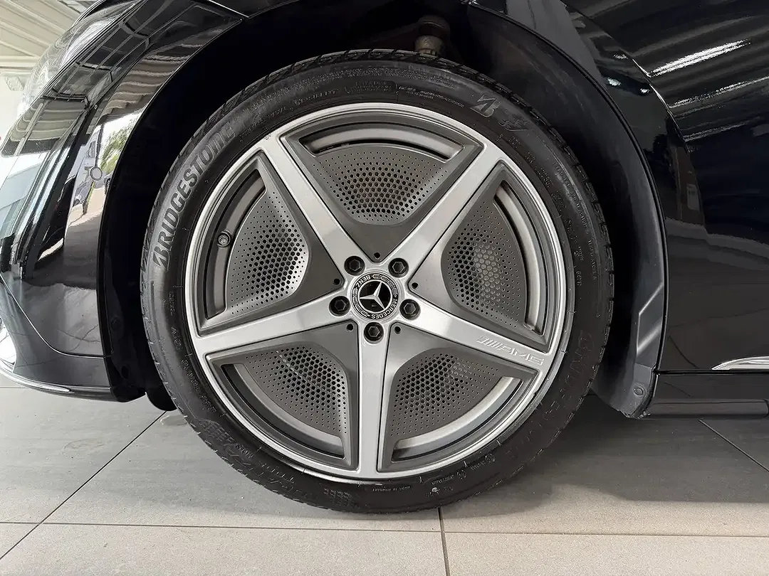 Mercedes-Benz EQE 300 - Thumbnail 9