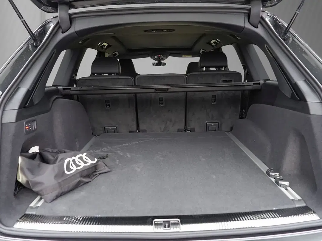 Audi Q7 - Thumbnail 6