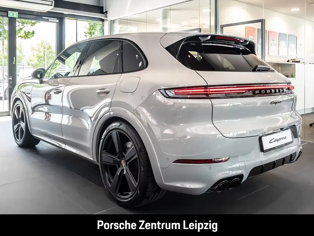 Porsche Cayenne - Thumbnail 3
