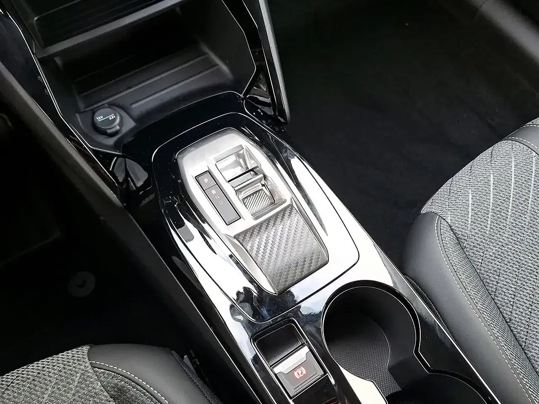 Peugeot 208 - Thumbnail 10
