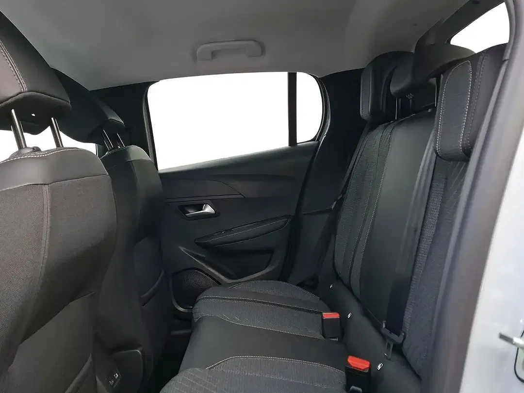 Peugeot 208 - Thumbnail 11