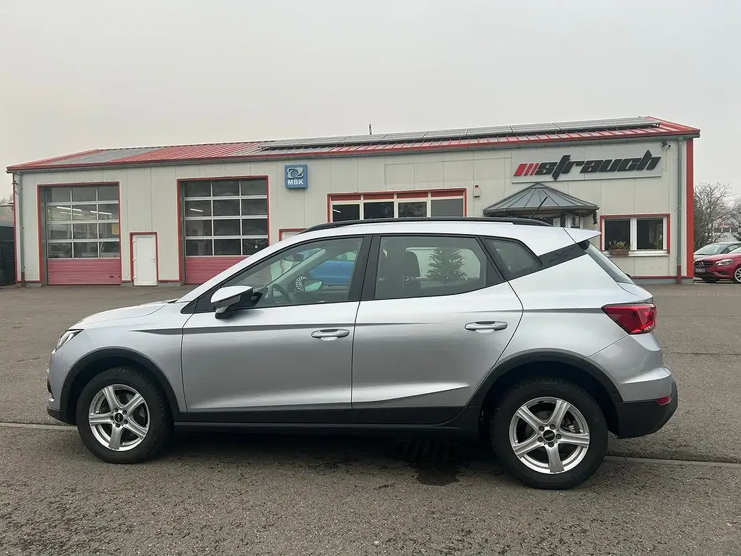 SEAT Arona - Thumbnail 2
