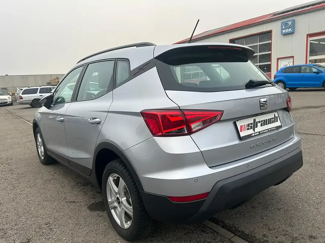 SEAT Arona - Thumbnail 4