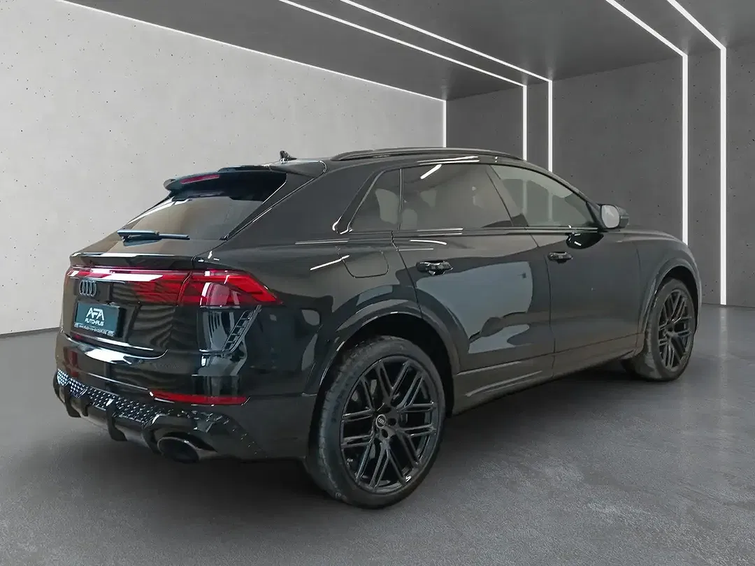 Audi RS Q8 - Thumbnail 2